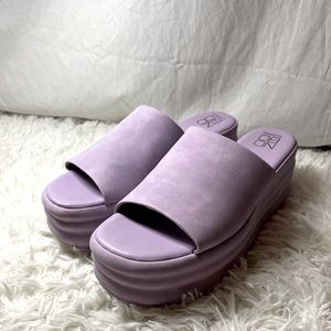 ‼️No Boundaries purple platform sandals‼️